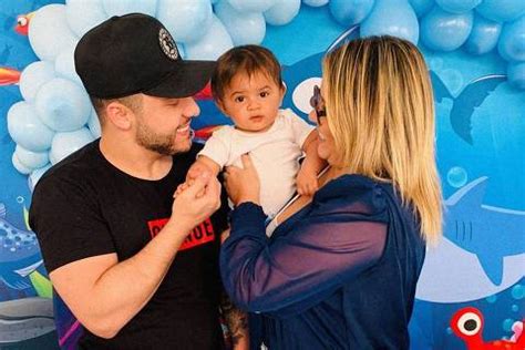 Mar Lia Mendon A Comemora Meses Do Filho Ao Lado Do Ex E F Pede