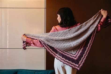 Ravelry Debbys Ripple Shawl Pattern By Camilla Baroe