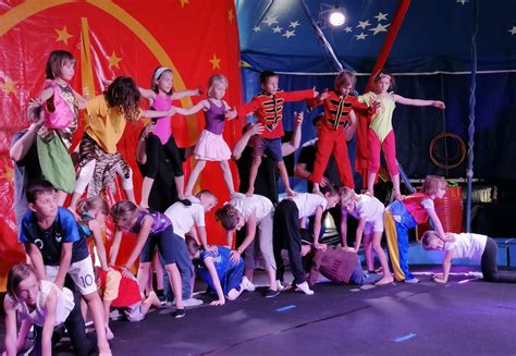 Viry Les Enfants Sessaient Au Cirque Avec Va Et Vient De Crotenay