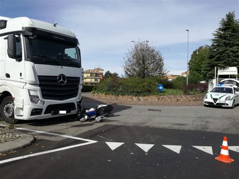 Incidente Tra Moto E Camion Centauro In Ospedale FOTO Prima La Martesana