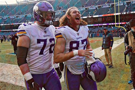 Vikings Wiggled A Caveat Into Tj Hockensons Contract