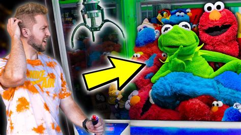 Kermit The Frog And Elmo Play Hide And Seek At Arcade Youtube