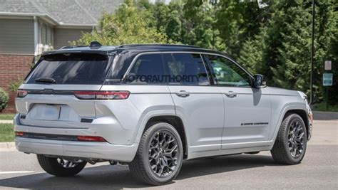 Jeep Grand Cherokee Spy Shots