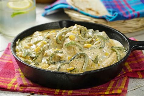 Rajas Poblanas Cremosas Con Pollo