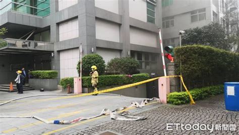 快訊／內湖辦公大樓b2火警！車道閘門關閉2人當場受困嚇瘋 Ettoday社會新聞 Ettoday新聞雲