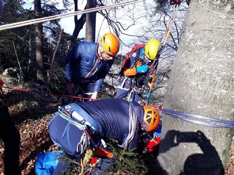 ÜBUNG AM GAISBERG FÜR DEN ERNSTFALL WANDERER STÜRZTE ÜBER FELSWAND