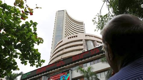 Market Opening Bell Sensex Flat At 61 735 Nifty Trades Above 18 300 Hindustan Times