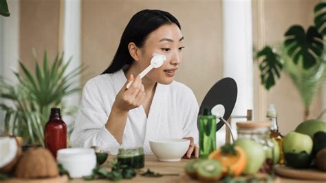 3 Kesalahan Yang Sering Terjadi Saat Memakai Skincare Beauty Fimela