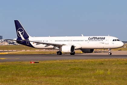 D AIEP Lufthansa Airbus A321 271NX