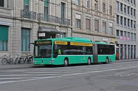 Mercedes Citaro 720 auf der Linie 30 fährt am 05 12 2022 durch