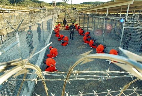 Veinte años de Guantánamo a través del testimonio de un guardia y del