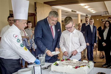 Najzdolniejsi Uczniowie Nagrodzeni Stypendiami Burmistrza Kartuz