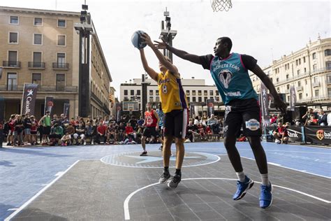 Fotos 400 niños juegan a baloncesto en el 3x3 de Caixabank Imágenes