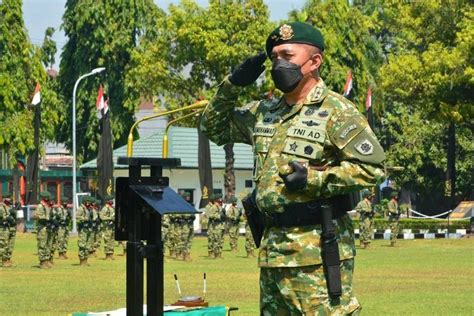 Pangdivif 2 Kostrad Pimpin Acara Tradisi Laporan Korps Penyerahan