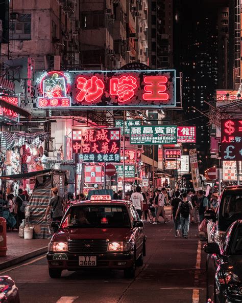 Love this kind of night life in Hong Kong [3596x4595] : r/CityPorn