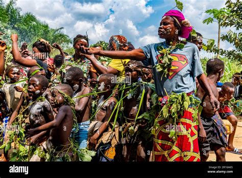 People Of The Pygmy Tribe Kisangani Congo Stock Photo Alamy