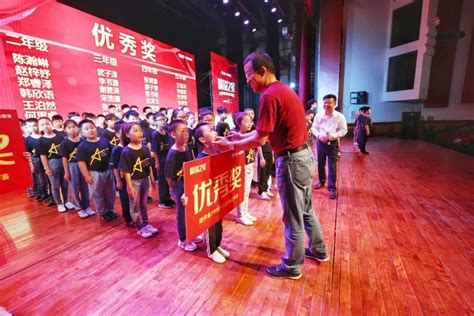 带你遇见大咖 俞敏洪老师主题演讲暨“精锐之星”颁奖盛典隆重举行！ 搜狐大视野 搜狐新闻