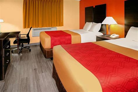 Econo Lodge Rooms: Pictures & Reviews - Tripadvisor