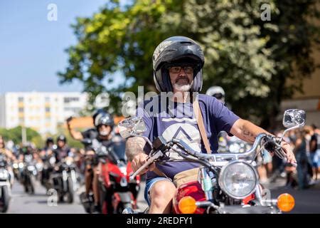 Faro Portugal Juillet D Fil De Plusieurs Motocyclistes