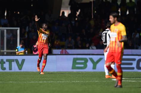 Diabat Fa Sognare Il Benevento Foto Sportmediaset