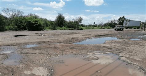 Navojoa Complican baches circulación en el Periférico