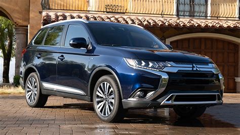 2020 Mitsubishi Outlander: Lowest Cost to Own Among 3-Row Midsize SUVs - Kelley Blue Book