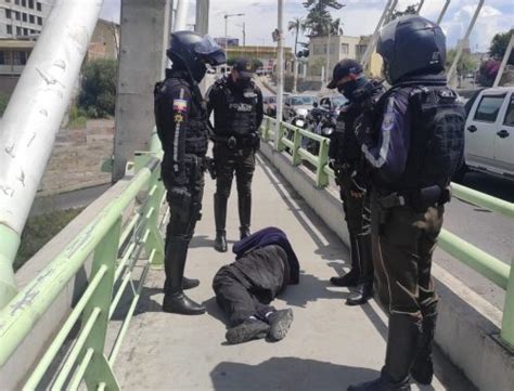 Policías evitan suicidio en el puente de Atocha Diario La Hora