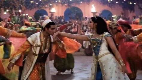 Aladdin Kissed Princess Jasmine S Hand On Their Wedding Day From Disney S Live Action Movie