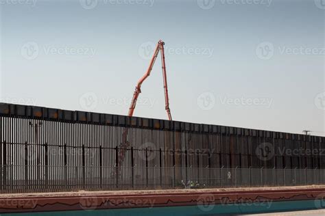 Fence Along The Us Mexican Border In El Paso Texas 4534199 Stock