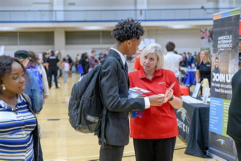 2023 Fall Career Fair-1 web – MTSU News