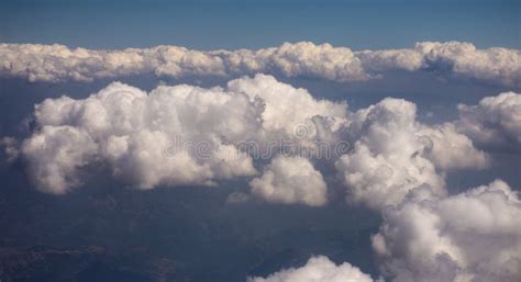 Vista Desde Un Avi N Encima De Las Nubes Imagen De Archivo Imagen