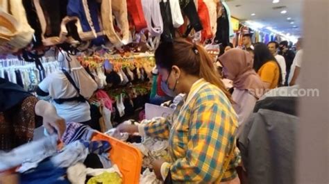 Thrifting Di Pasar Senen Dengan Modal Rp 100 Ribu Bisa Dapat Apa Saja