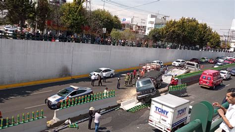 Reportan Volcadura De Camioneta En El Paso Del Desnivel De Col N Sobre