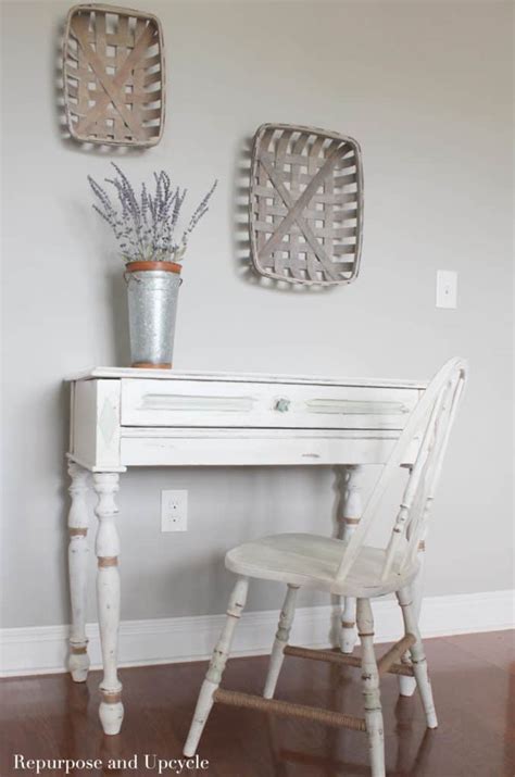 A Beachy Desk Makeover With Chalk Paint