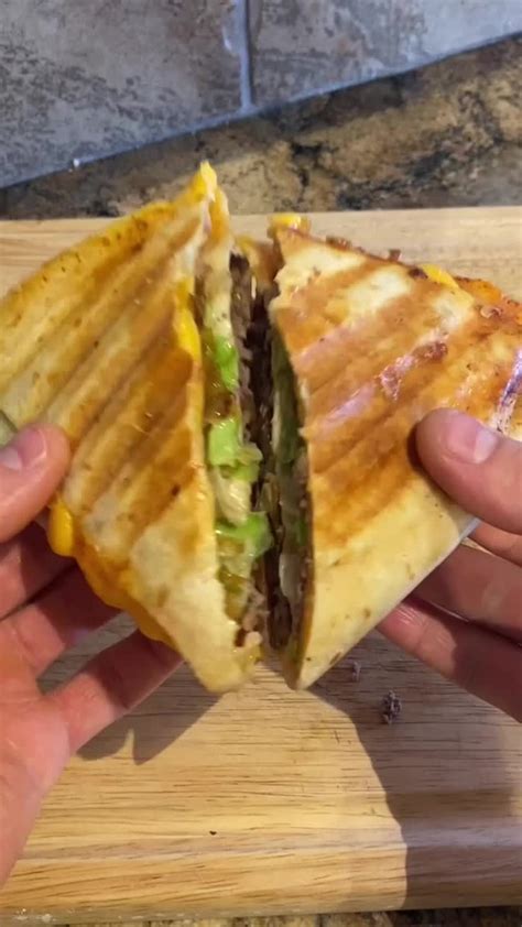 Delicious Tortilla Hack Cheeseburger