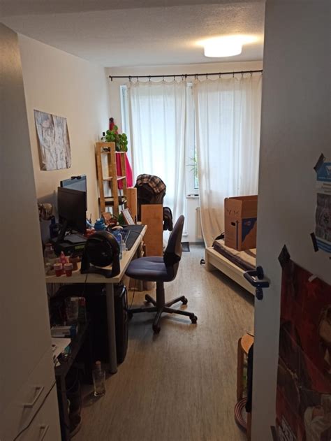 1 Zimmer mit Balkon in 4er WG WG Zimmer Frankfurt am Main möbliert