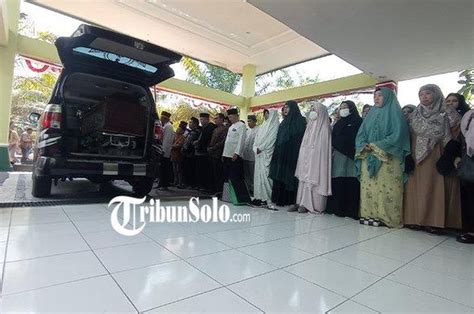 Tangis Haru Iringi Kepergian Jenazah Dosen UIN Surakarta Yang Tewas Tak