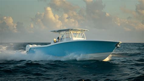 Spotlight: Invincible Boats 42' Centre Cabin