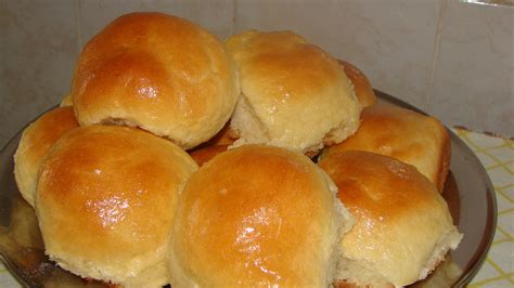 Pão de leite caseiro fofinho é gostoso e muito fácil