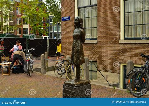 Amsterdam Holanda Agosto De La Estatua De Ana Frank Es Un