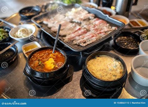 Assado Coreano Samgyeopsal Da Carne De Porco Do Estilo Prato