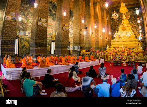 Monks Chanting At Wat Pho In Bangkok Thailand Stock Photo Alamy