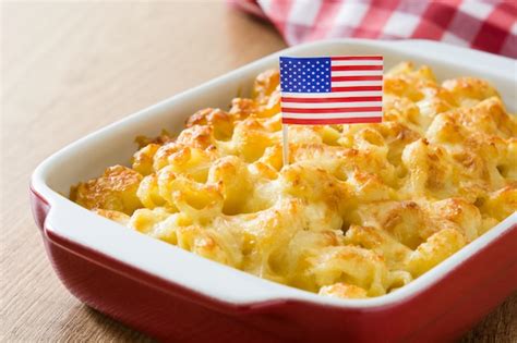 Premium Photo | Typical american macaroni and cheese on a wooden table