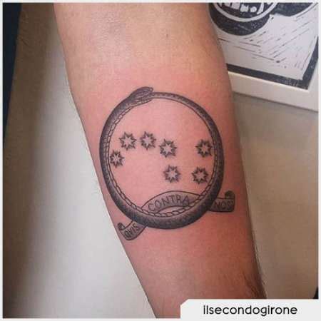 Significato Ouroboros Tattoo 60 Idee Per Tatuaggi Con L Uroboro