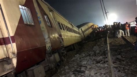 A Train Derails And Leaves Nine Dead And 36 Injured In India Videos