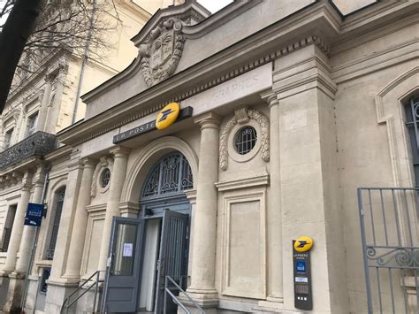 Nîmes Réouverture de la Poste Esplanade mercredi 28