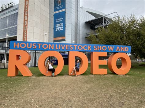 Here's Where to Take Pictures at the Houston Rodeo – It's Not Hou It's Me