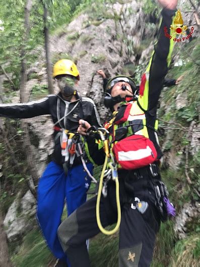 Due Escursionisti Salvati In Elicottero Dai Vigili Del Fuoco Il