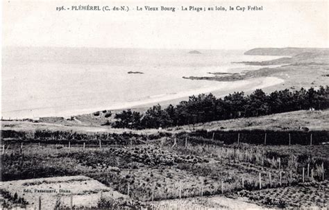 Fréhel Pléhérel le vieux bourg La plage au loin le cap Fréhel