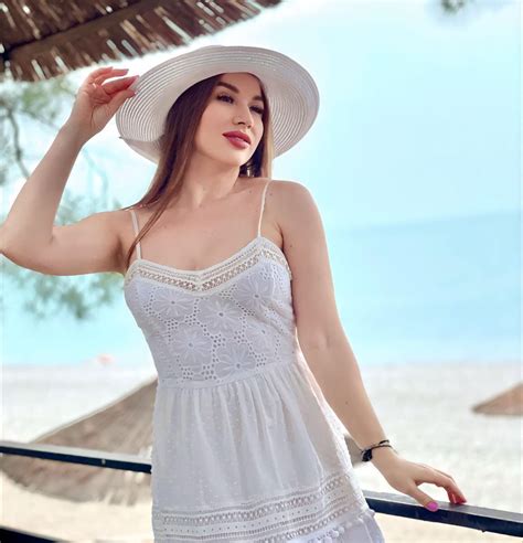 Muere Influencer Inessa Polenko Al Tomarse Una Foto En Un Mirador